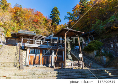 山形縣山形市的秋天-立石寺(山寺)奧之院的秋葉 山形縣山形市的秋天-立石寺(山寺)奧之院的秋葉 137290635