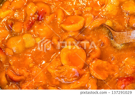 Apricot jam cooked in a bowl 137291029
