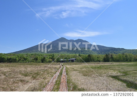 從尾瀨原眺望日向岳 137292001