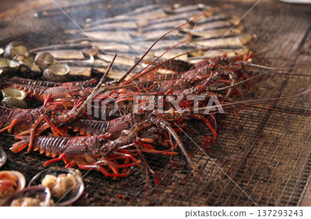 炭火烤伊勢蝦 137293243