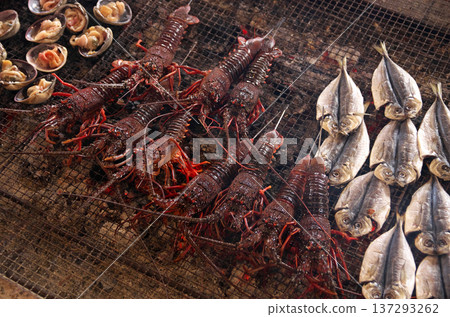 炭火烤伊勢蝦 137293262