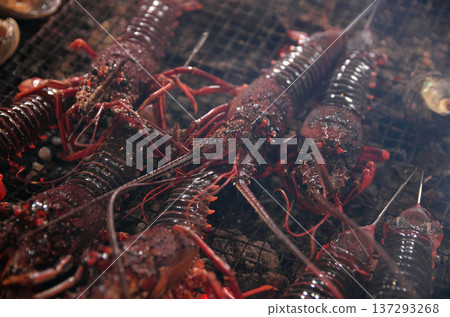 炭火烤伊勢蝦 137293268