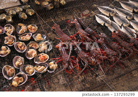 炭火烤伊勢蝦 137293299