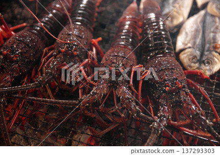 炭火烤伊勢蝦 137293303