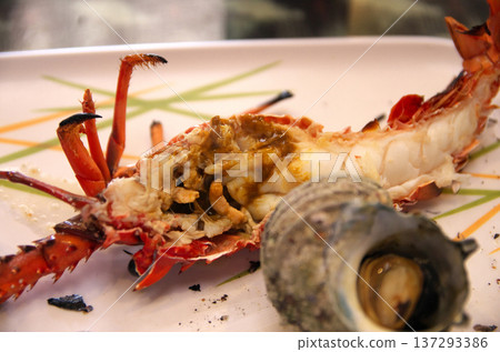 炭火烤伊勢蝦 137293386