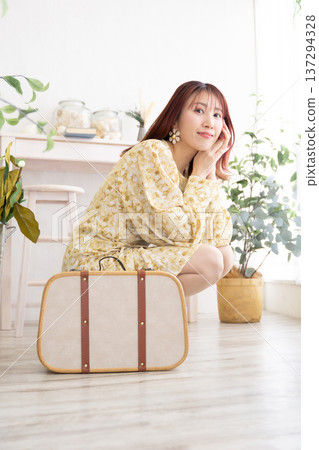 坐著的女人 坐著的女人 137294328