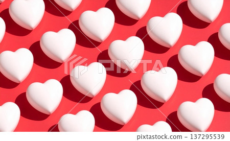 許多紅色的3D立體心形散落在紅色的心形背景上。 137295539
