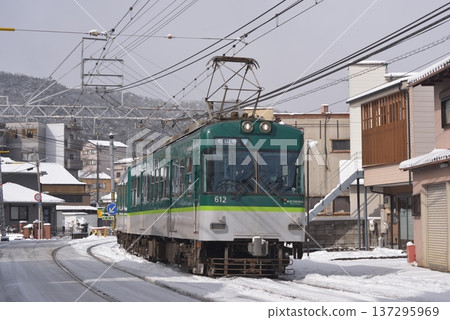 Keihan 600 series train on a snowy day Keihan 600 series train on a snowy day 137295969