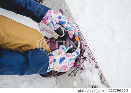 A woman wearing a snowboard 137296310