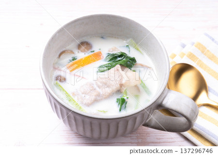 Pork and Komatsuna Milk Soup Pork and Komatsuna Milk Soup 137296746