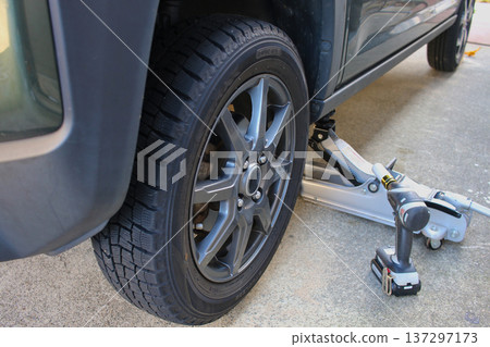 Tire exchange image Tire exchange image 137297173