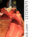 正在雕刻的生鮪魚 137297675