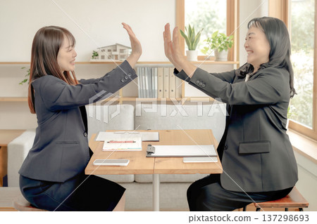 Sales business scene Sales business scene 137298693