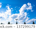 漂浮在藍天上的雲彩 137299179