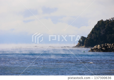 冬季海洋風暴(蒸氣霧) 冬季海洋風暴(蒸氣霧) 137300636