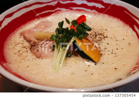 Chicken plain hot water Chicken plain hot water 137305454