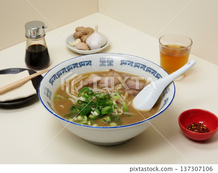 Pork bone soy sauce ramen Pork bone soy sauce ramen 137307106