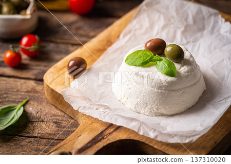 Homemade Italian ricotta cheese 137310020