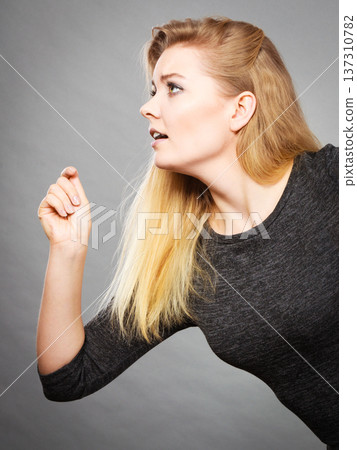 Blonde woman running somewhere profile view Blonde woman running somewhere profile view 137310782