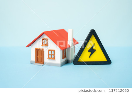 A private home is experiencing power outages. Energy autonomy storage batteries and solar panels as backup power solution for sustainable living and resilience. A private home is experiencing power outages. Energy autonomy storage batteries and solar panels as backup power solution for sustainable living and resilience. 137312060