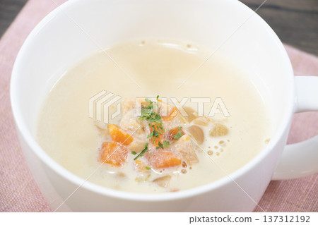 Clam chowder 137312192