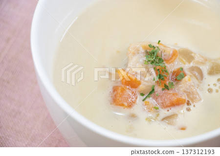 Clam chowder 137312193