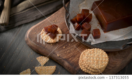 Marmalade in saltwater crackers Marmalade in saltwater crackers 137313055