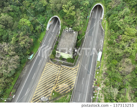 一條隧道 一條隧道 137313253