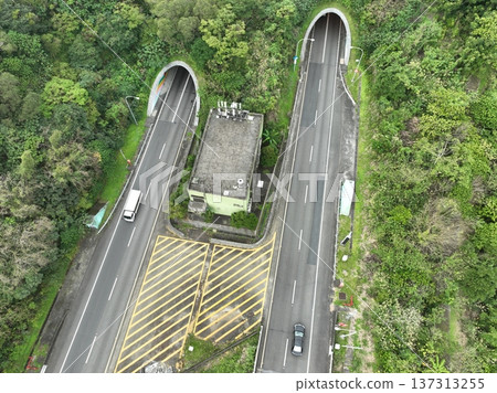 一條隧道 一條隧道 137313255