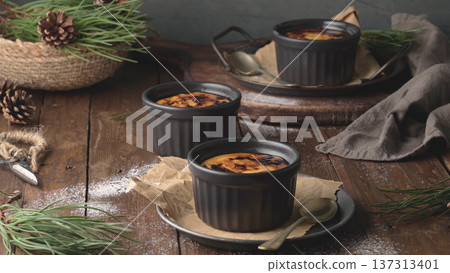 Bowls with Creme brulee Bowls with Creme brulee 137313401