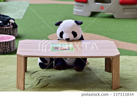 熊貓的毛絨動物 137313834