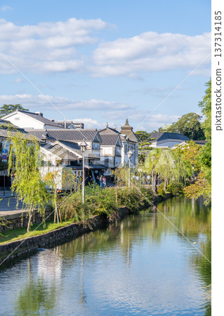 倉敷川及風景區的倉庫。倉敷美觀地區遊覽（從高砂橋眺望） 137314185