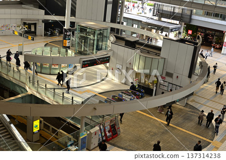 東急田園都市線多摩廣場站街景 東急田園都市線多摩廣場站街景 137314238