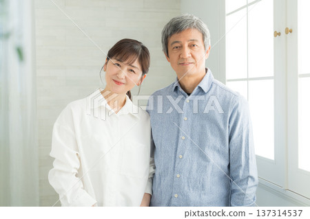 精力充沛的年長夫婦 137314537