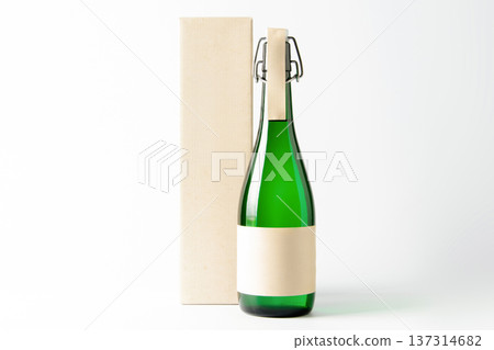 Label-less sake bottle and gift box mockup (packaging material for design) Label-less sake bottle and gift box mockup (packaging material for design) 137314682