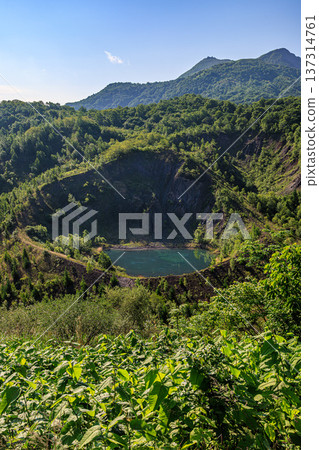 從金比羅火山觀測站（北海道洞爺湖）眺望火山地形與火山口湖 137314761