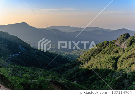 從五瀨峠觀景點看到的自然山景(北海道) 從五瀨峠觀景點看到的自然山景(北海道) 137314764