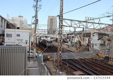 南海高野線穿過堺市堺區堺東站 南海高野線穿過堺市堺區堺東站 137315544