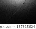 Black background_crack 137315624