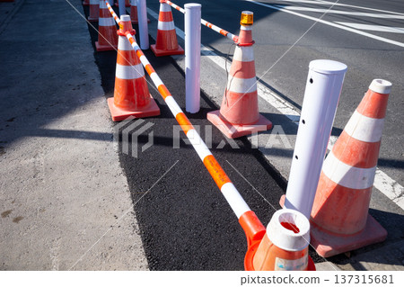 道路施工以改善人行道 137315681