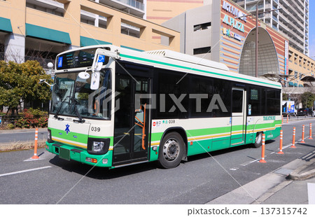 Takatsuki City Bus in front of Takatsuki Station Takatsuki City Bus in front of Takatsuki Station 137315742
