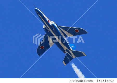 Blue Impulse flying in the blue sky Blue Impulse flying in the blue sky 137315898