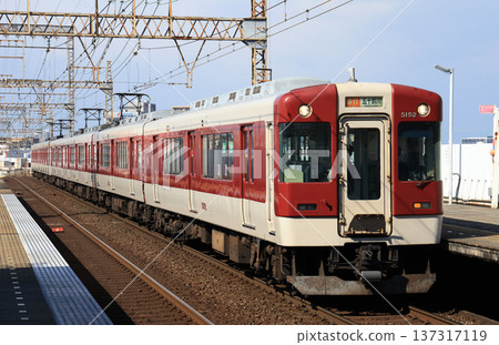 近鐵大阪線5200系列車經過俊德道站 近鐵大阪線5200系列車經過俊德道站 137317119