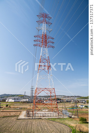 京都府京田邊市稻田中矗立的鋼塔 137317371