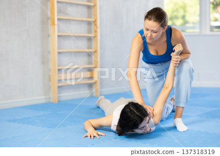 she skillfully applied pronating wristlock 137318319