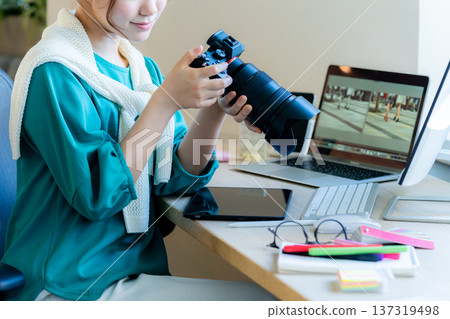 Young creative woman 137319498