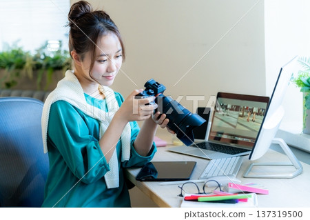 年輕有創造力的女性 137319500