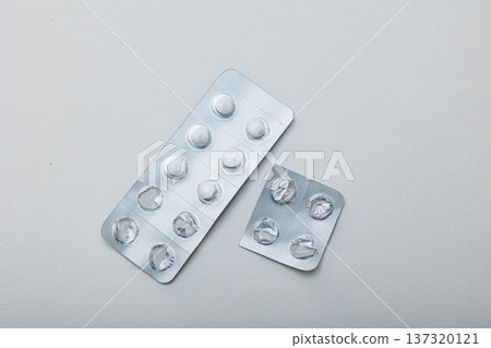 White pill medicine image 137320121