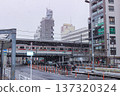 A Tokyu Toyoko Line train running on an elevated track at Nakameguro Station in the snow (Meguro Ward, Tokyo) 137320324