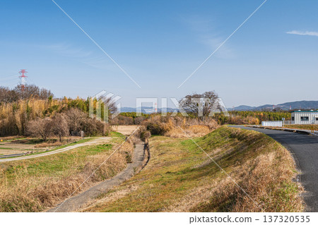 木津川景色:京都府京田邊市,木津川的一條支流。 木津川景色:京都府京田邊市,木津川的一條支流。 137320535